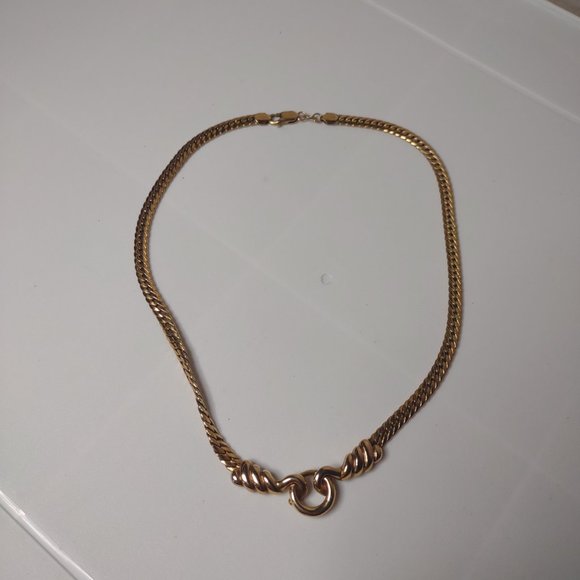 Gold Tone Pretty Metal Necklace 17 Inches Long - Picture 3 of 15